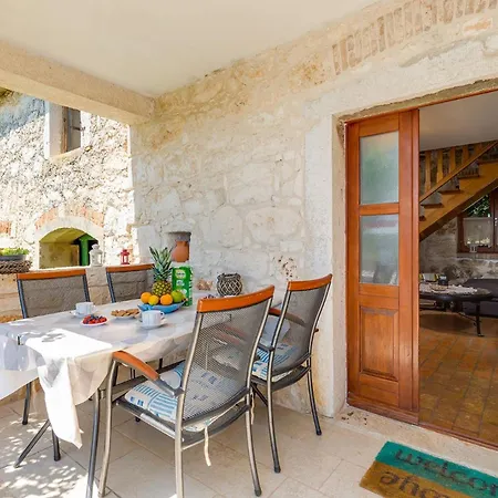 Villa House Irma Fuškulin