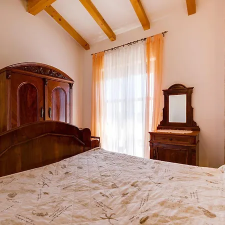 Villa House Irma *